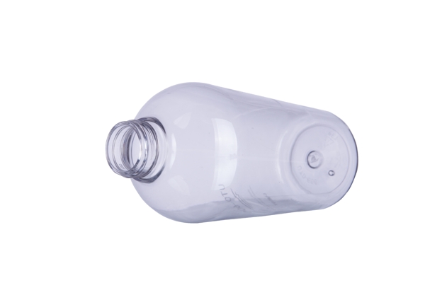 实拍透明塑料水瓶