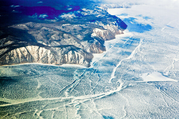 冰封的贝加尔湖图片