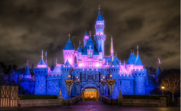 夜色里的梦幻城堡图片