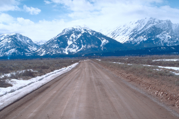 实拍道路雪山风景