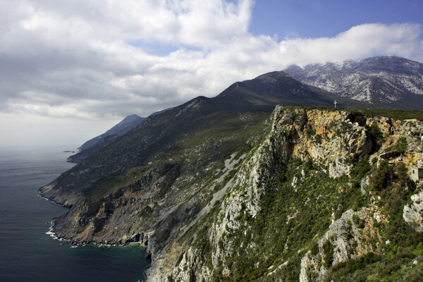 山峦天空风景图片