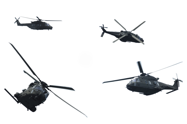 四架军用直升机图片