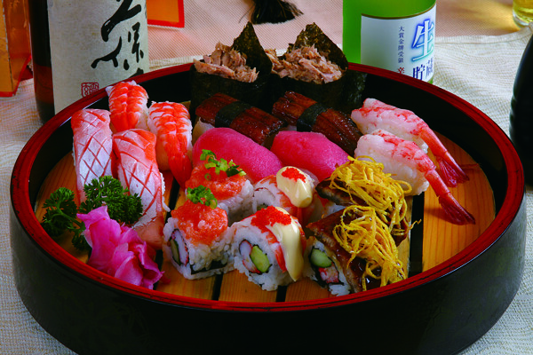 日本寿司套餐大拼盘图片