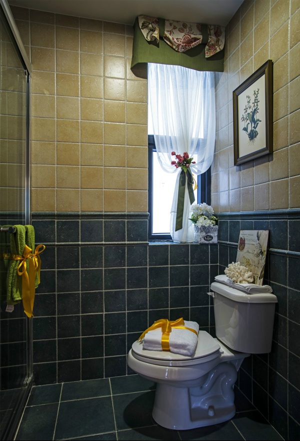 现代拼色瓷砖背景墙浴室室内装修效果图