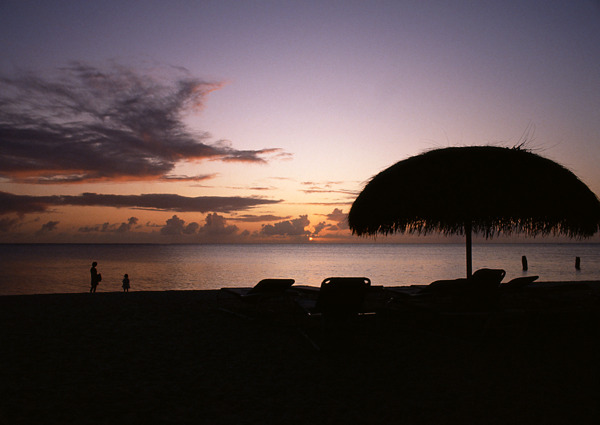 黄昏时的夏威夷海岸