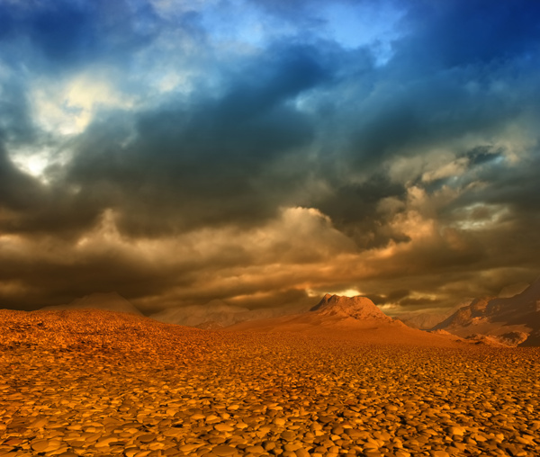 乌云与沙漠图片