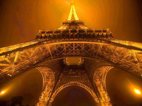 唯美巴黎埃菲尔铁塔夜景图片