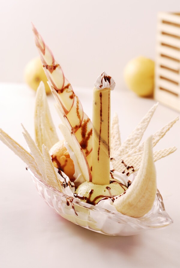 西餐冰淇淋香蕉船图片
