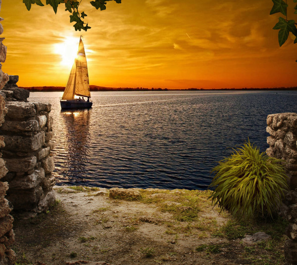 黄昏海上帆船风景图片