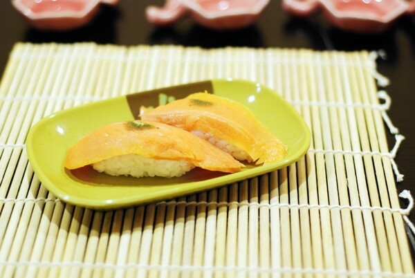 烟三文鱼寿司图片